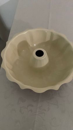 Round cake tray