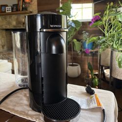 Nespresso Vertuo Next Coffee & Espresso Machine – Sleek Black, Excellent Condition 