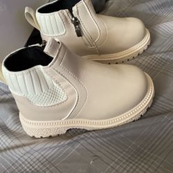 Kids Boots Size 8 , 28