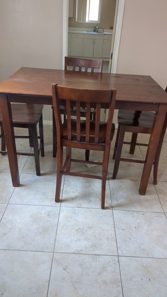 Dinning table with 4 chairs 