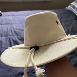 It’s A Beautiful Summer Hat Made With 100% Cotton Never Been Used It’s For Man’s Or Women’s The Size Is XL