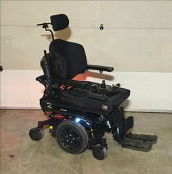 Quantum Q6 edge power wheelchair