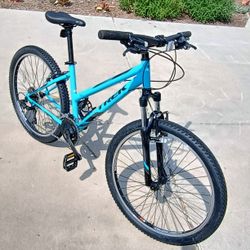 TREK  MOUNTAIN BIKE FOR SALE 