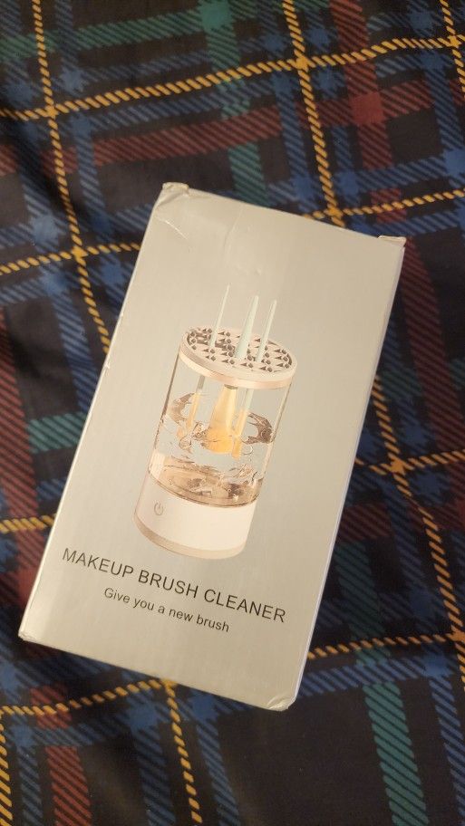 Automatic Makeup Brush Cleaner