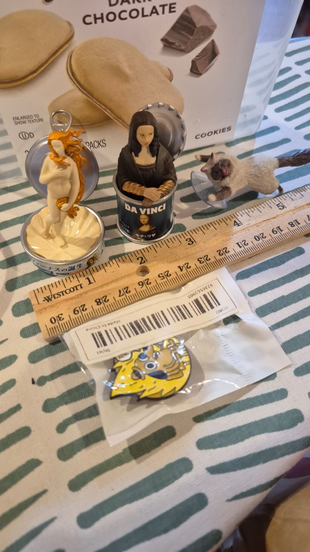 New Art Figure Miniature Toy Mona Lisa da Vinci, Cute Cat ,This is Fine Dog Pin