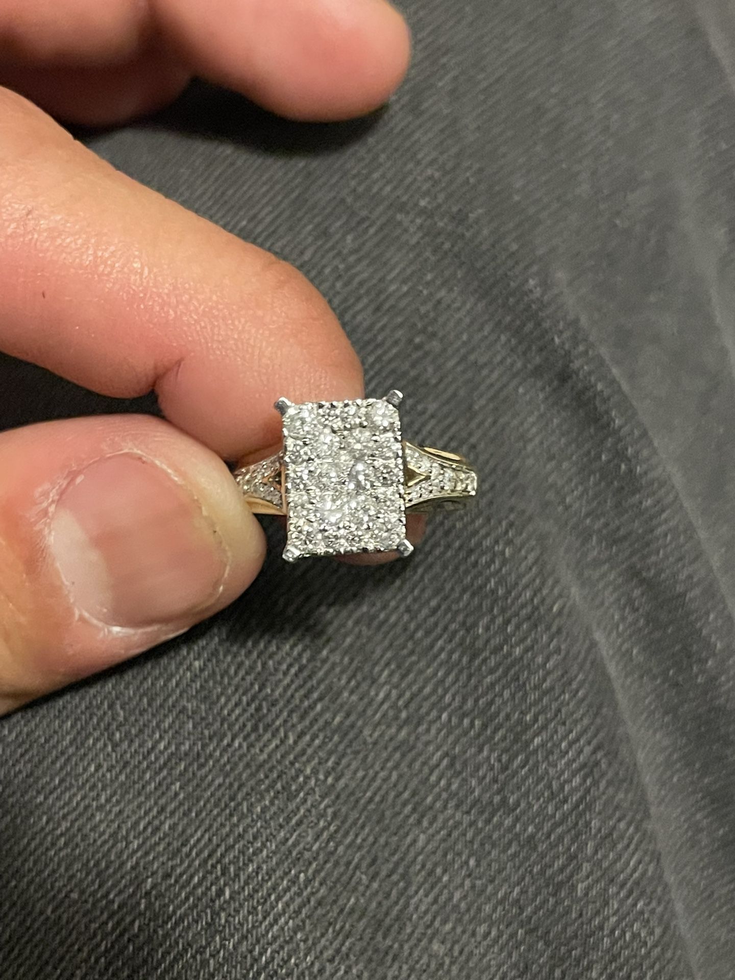 10kt Gold VVS Natural Diamond Ring (5 & 1/4)