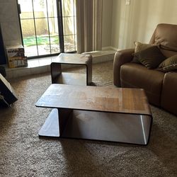 Nice living spaces, coffee table, and end table like new