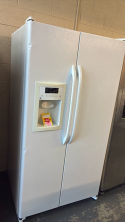 Like new GE side by side’s refrigerator