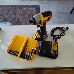 DeWalt 20 Volt Impact Drill W Charger. Plus Mini Tool Kit Included