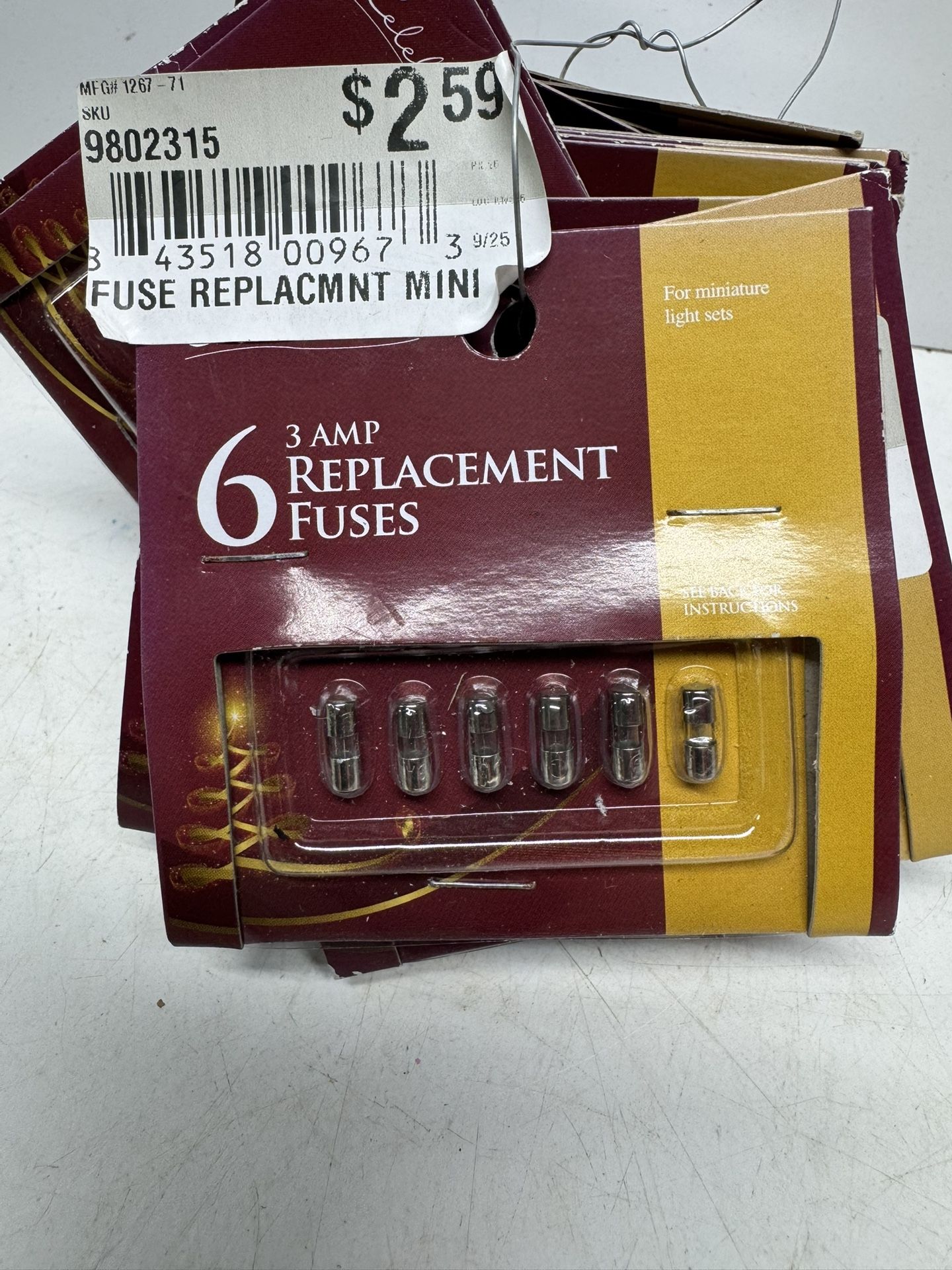 (19) Celebrations 3amp Replacement Fuses For Christmas Lights . $1 A Pack. Must Pickup