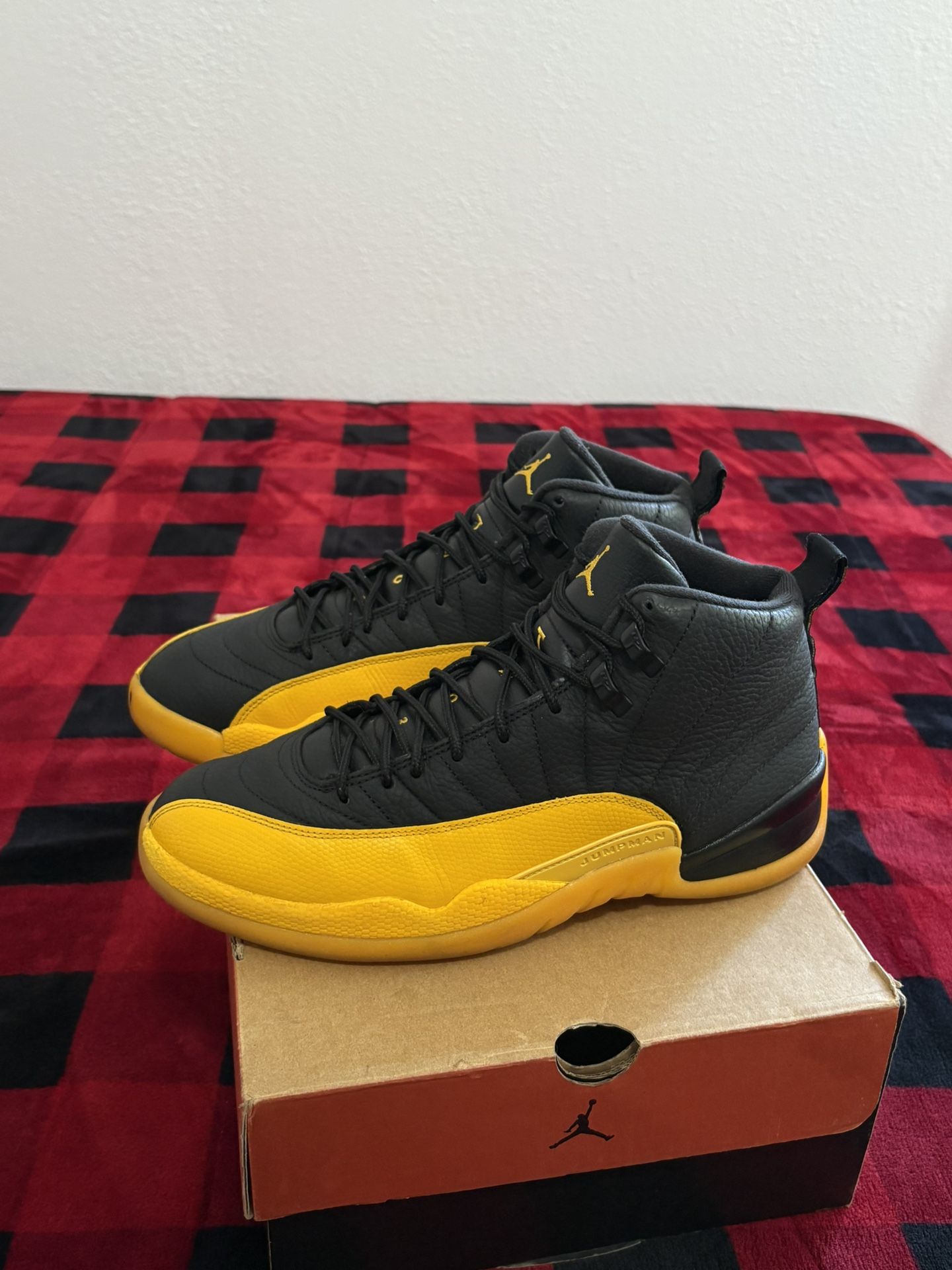 Air Jordan 12 Retro Black University Gold Size 9