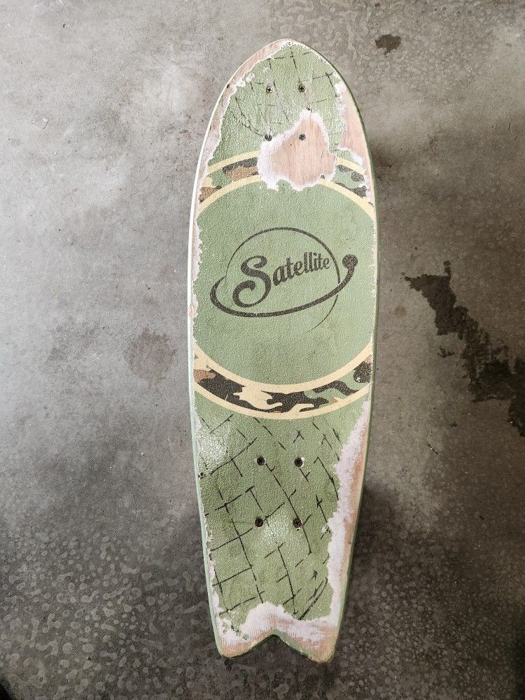 Satelite Skateboard w/ Wheels