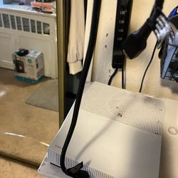 Xbox 1 with both cables