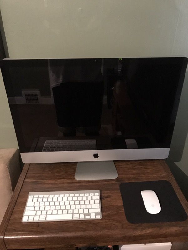 Apple 27" desktop computer for sale 2009 model in the box for sale