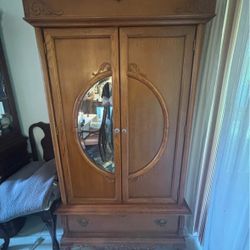 Lexington Victorian Style Oak Wardrobe/Armoire/ Entertainment Center