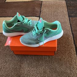 NIKE JE LITE GREEN GRAY WHITE LIL ORANGE US 7.5