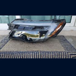 2016 - 2021 HONDA PILOT RIDGELINE LEFT
HEADLIGHT DRIVER SIDE LED GENUINE
USED OEM. D4(2)
