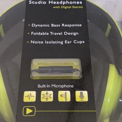 Noise isolating Kids Headphones With Built In microphones