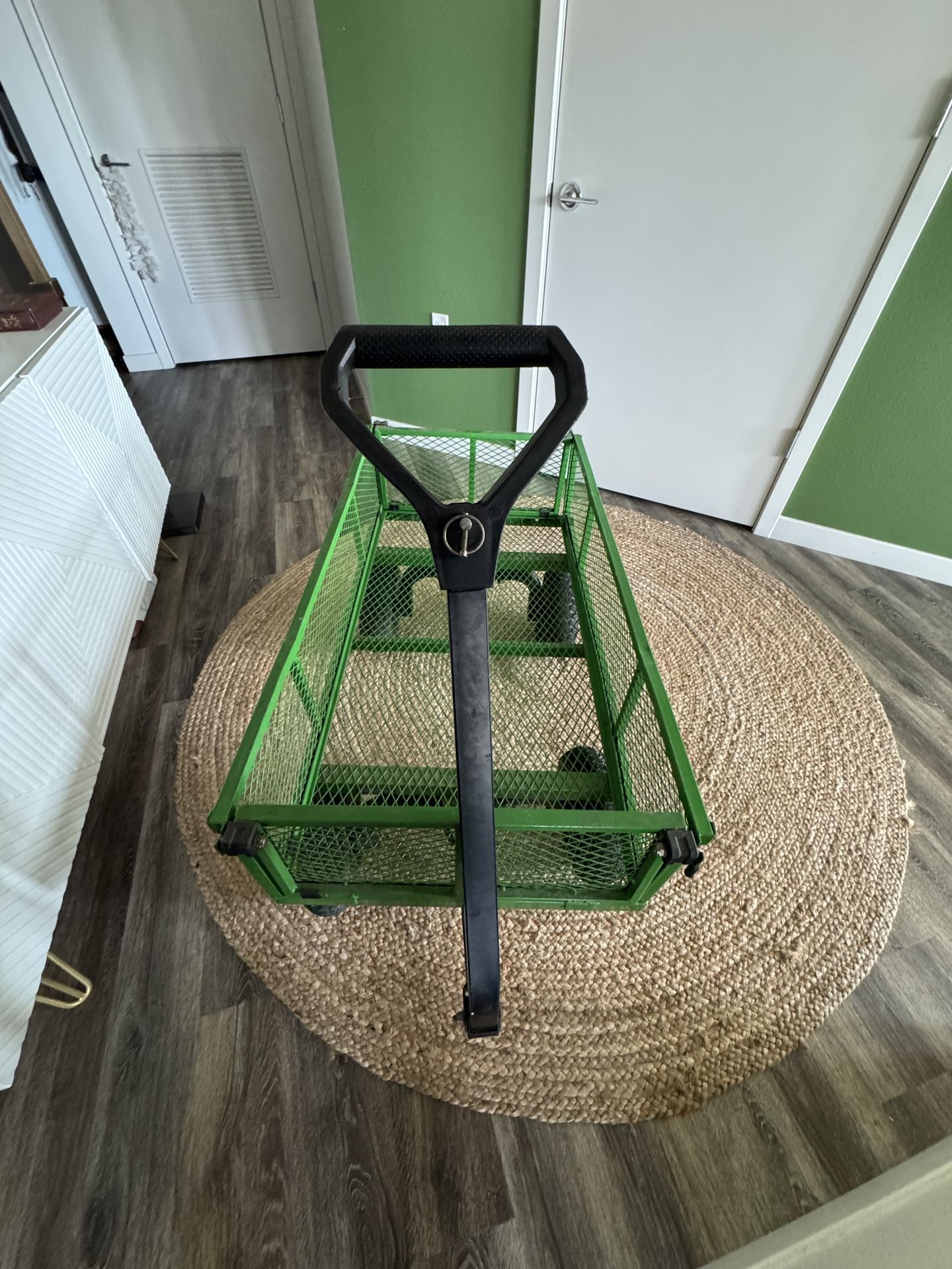 Gorilla Carts Steel Utility Garden Cart with No-Flat Tires, 4 Cubic Feet, 800-Pound Capacity, Green