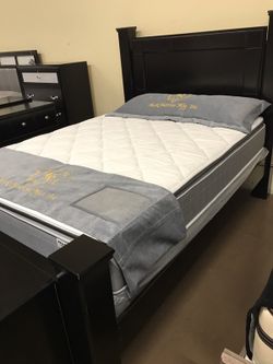 Queen mattress with box spring