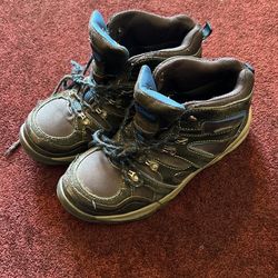 Black And Blue Brahma Shoes Size 7