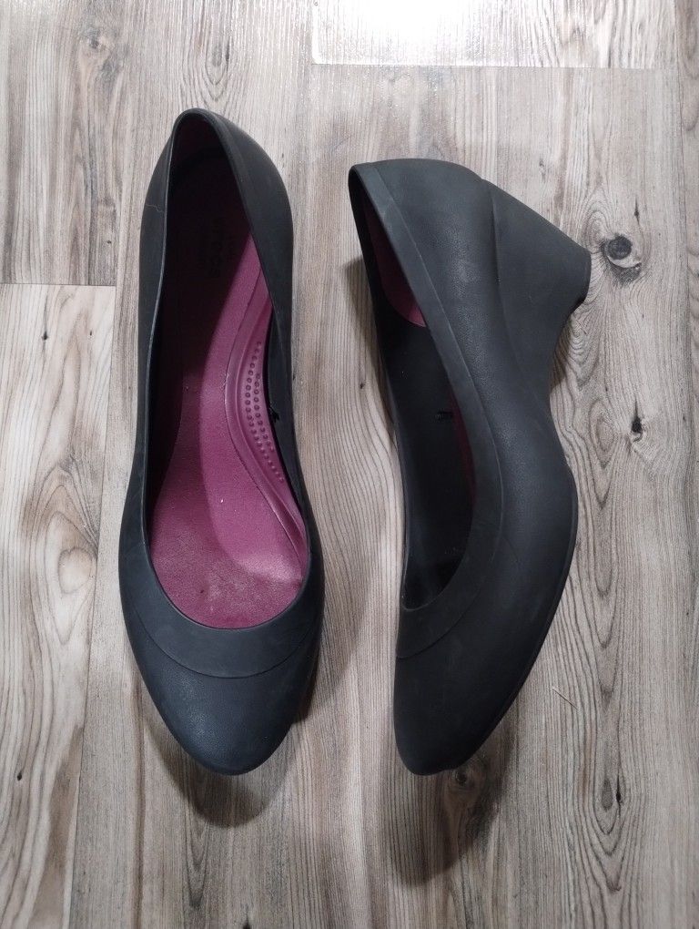 Crocs Lina Black Slip On Wedges Women's Size 10Crocs Lina Black Slip On Wedges Women's Size 10