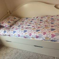 Daybed With Trundle And Matching Dresser