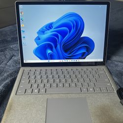 Microsoft Surface Laptop 2, Core i5 / 8GB RAM  / Windows 11 Pro / 13.5” Touchscreen