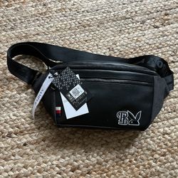 PLAYBOY VINCENT MEN'S CHEST BAG BLACK