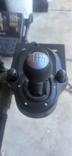 PS5/4 Sim Racing Chair With Wheel And Pedals Logitech like new