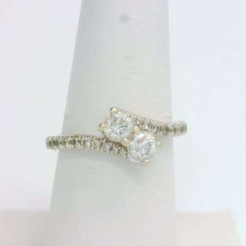 White gold “Toi Et moi” Natural Diamond Engagement Band