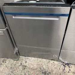 Whirlpool Dishwasher In Stainless Steel New Open Box