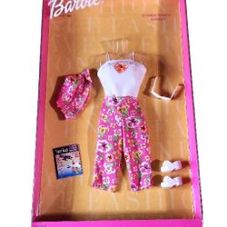 ☆Barbie Fashion Avenue Charm Styles Summer Tour Fashion OOTD Set- New Vtg. 2000
