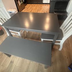 Table w benches / chairs