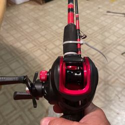 New Bait Casting Reel And Shakespeare Pool