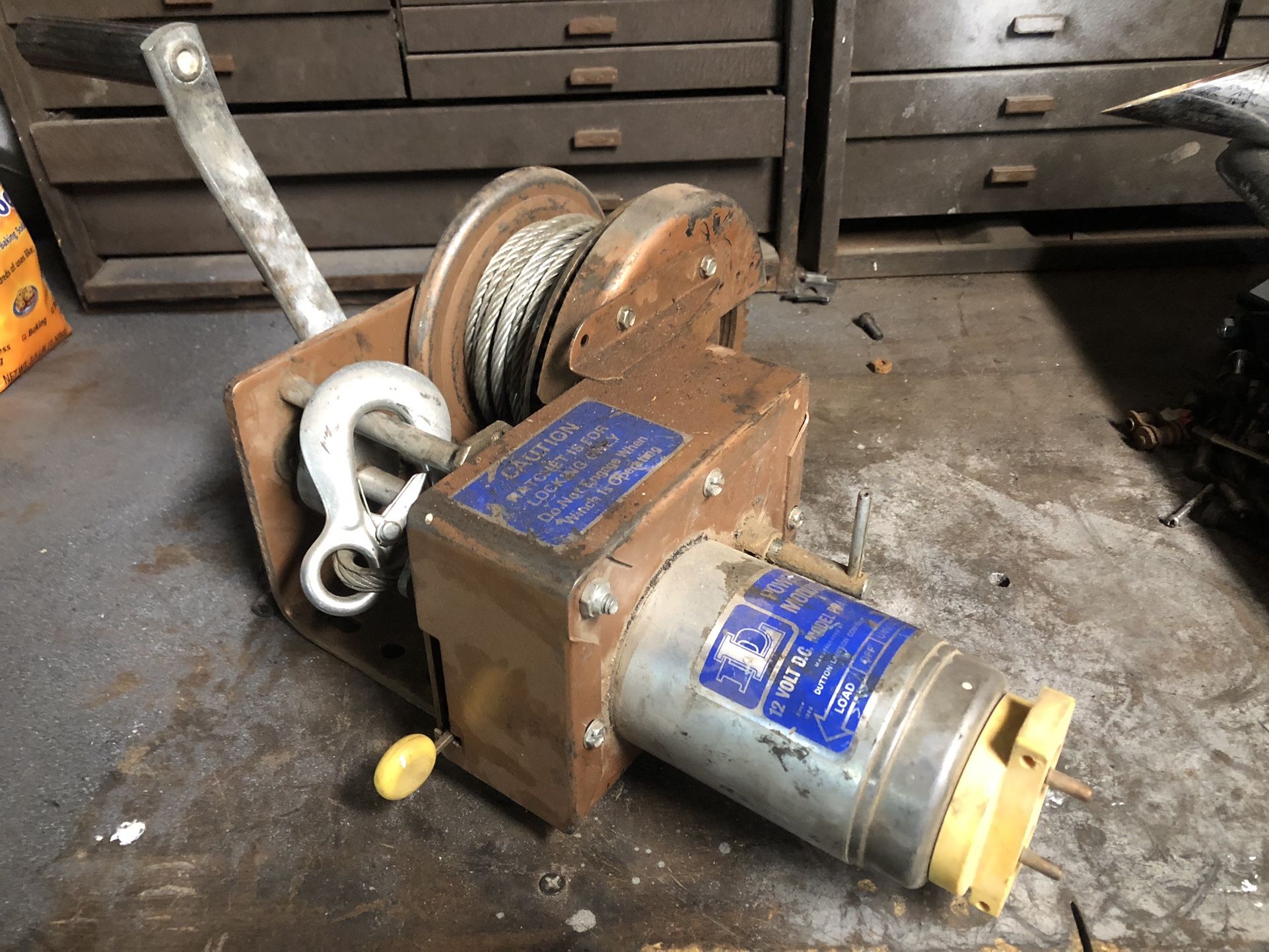 Made in USA 12 V 2500 lb.electric winch
