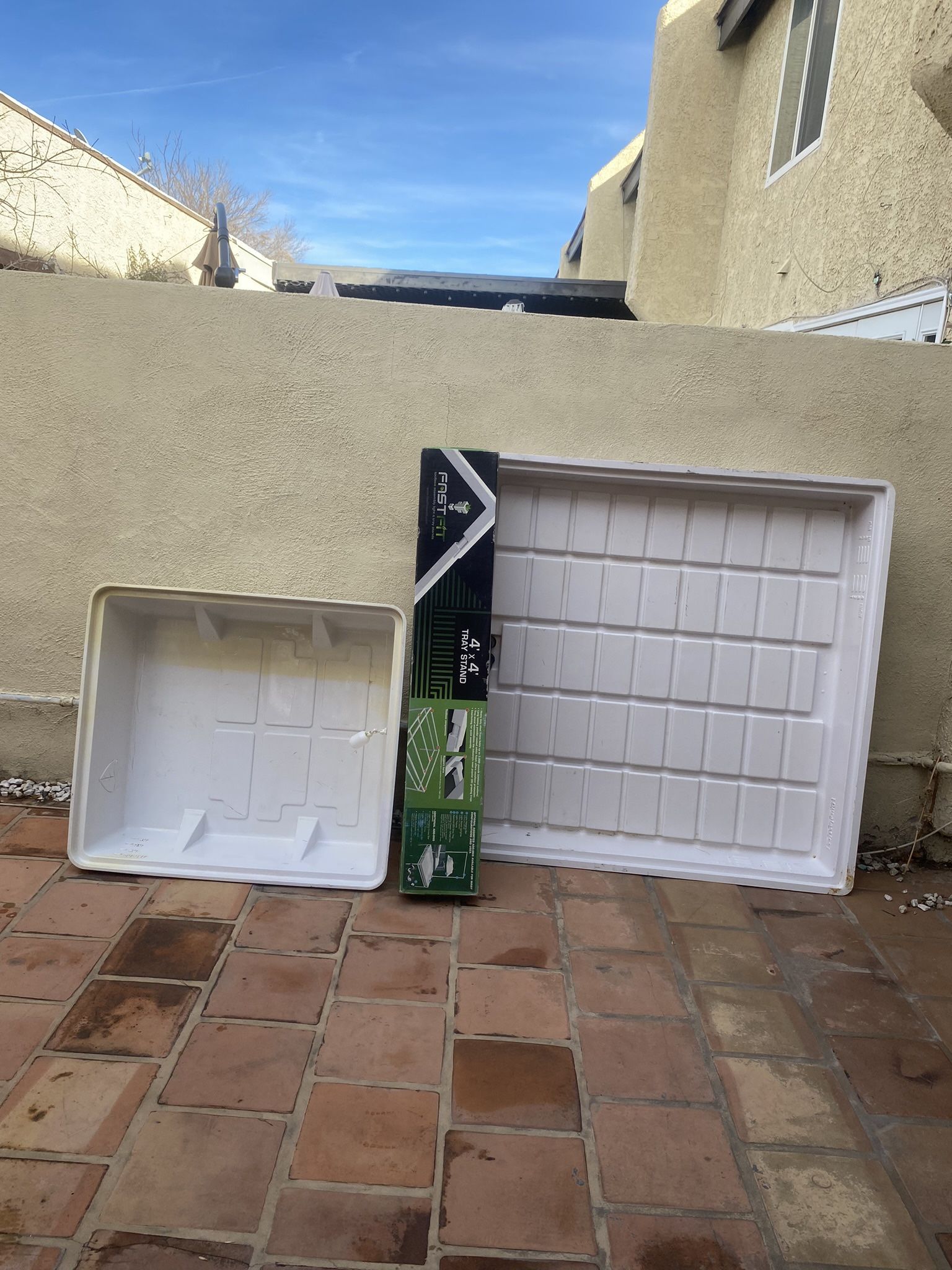 4x4 Grow Table, 40 Gallon Reservoir 4x4 Table StandAnd Free HID Grow Lights