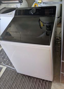 Like-New LG 5.5 cu ft Smart Top-Load Washer (Alpine White) – Warranty Valid Until 2031!