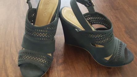 Navy blue size 6 heels