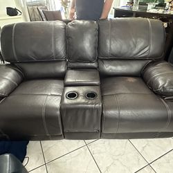Brown Power Reclinable Loveseat 