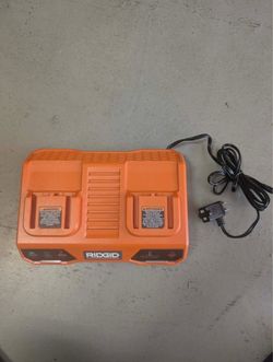 RIDGID 18V Dual Port Simultaneous Charger.