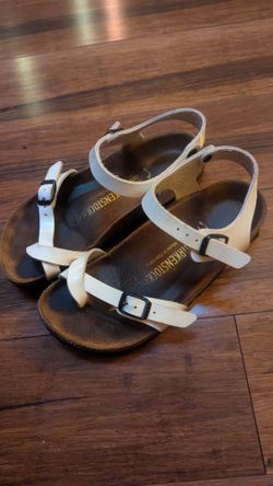 Birkenstock Sandals, white, sz 3/3.5 (35) Youth