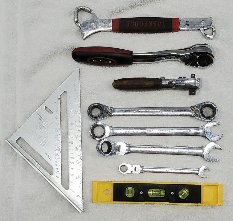 25$ Stanley Power Winder 300 Tape Measure Ratchets, Mm Wrenches , Square Battery Cable Ratchet