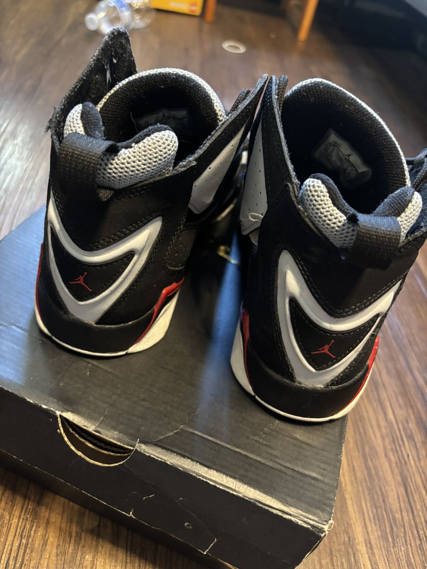 Jordan True Flight Size 7 ( Hidden Gem)