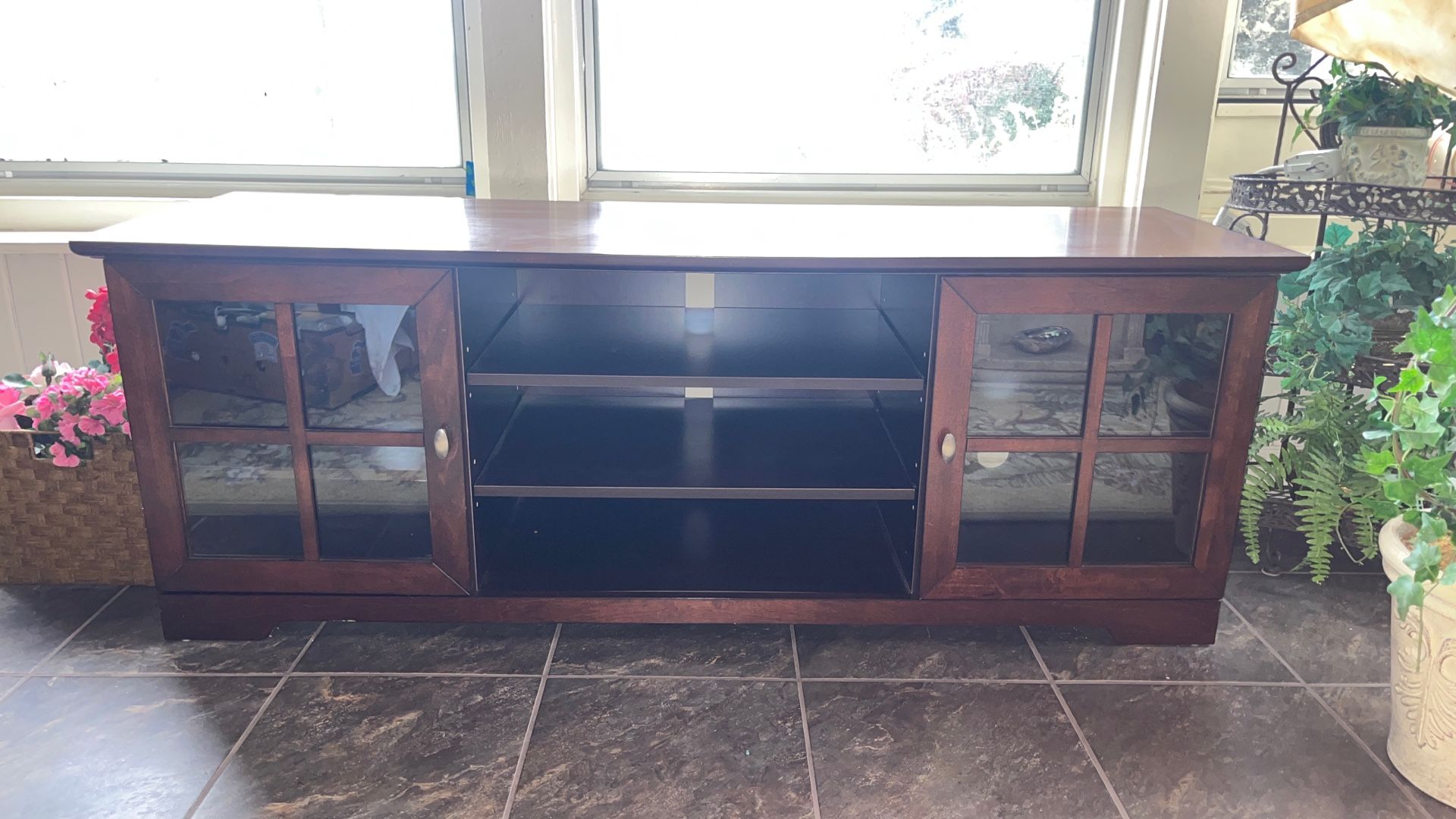 TV CONSOLE