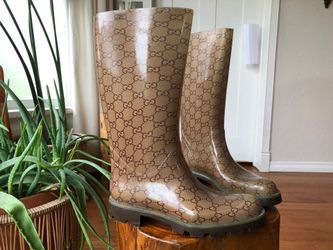 GUCCI Rain Boots (Women Size 9)