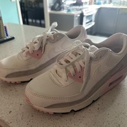 Nike Air Max Women’s Cross Training Sneakers (8.5)