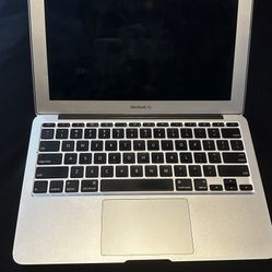 2017 Apple Macbook Air with 1.8GHz Intel Core i5 (13-inch, 8GB RAM, 128GB SSD Storage) Silver