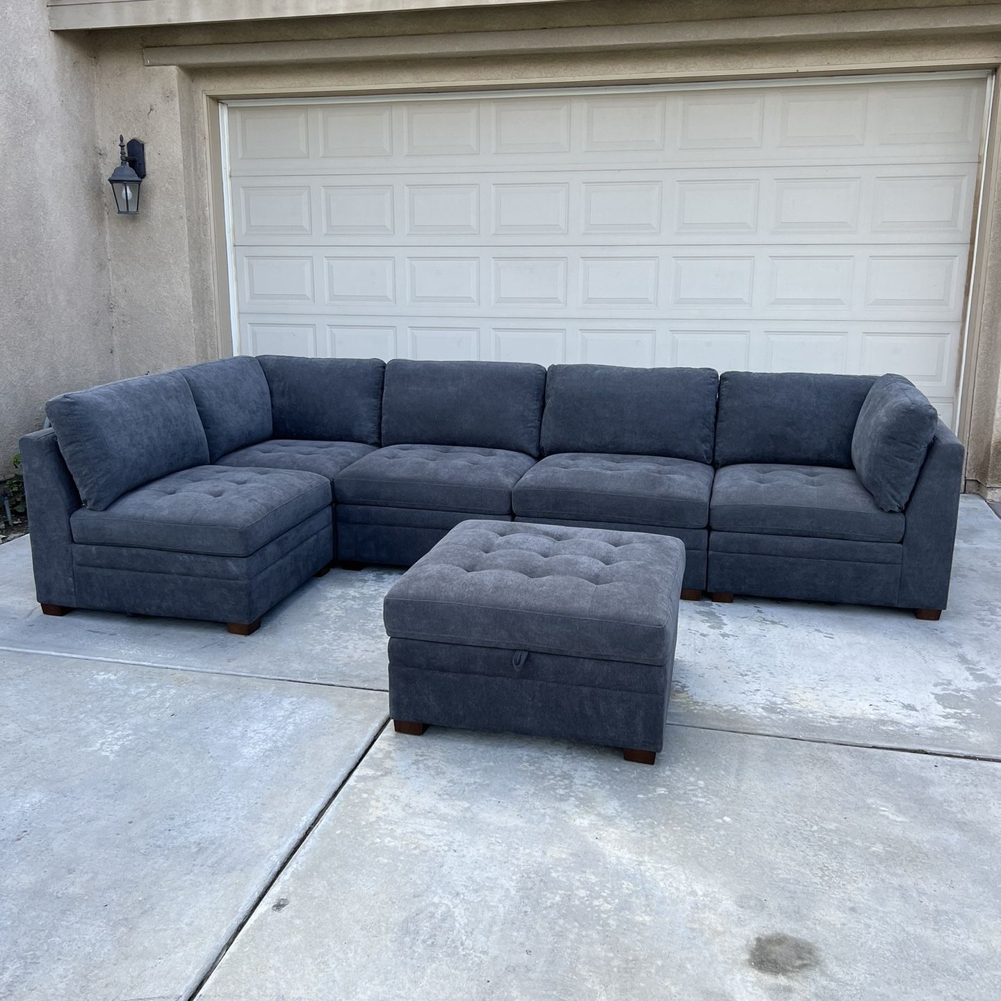 Thomasville Tisdale Modular Sectional Sofa With Storage Ottoman