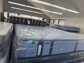 CALIFORNIA KING SIZE SEALY POSTUREPEDIC PRO MATTRESS & BOX SPRINGS BED SET